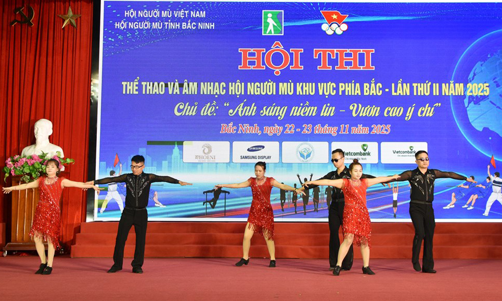 Câu lạc bộ khiêu vũ Sunrise: Nâng bước chân người khiếm thị
